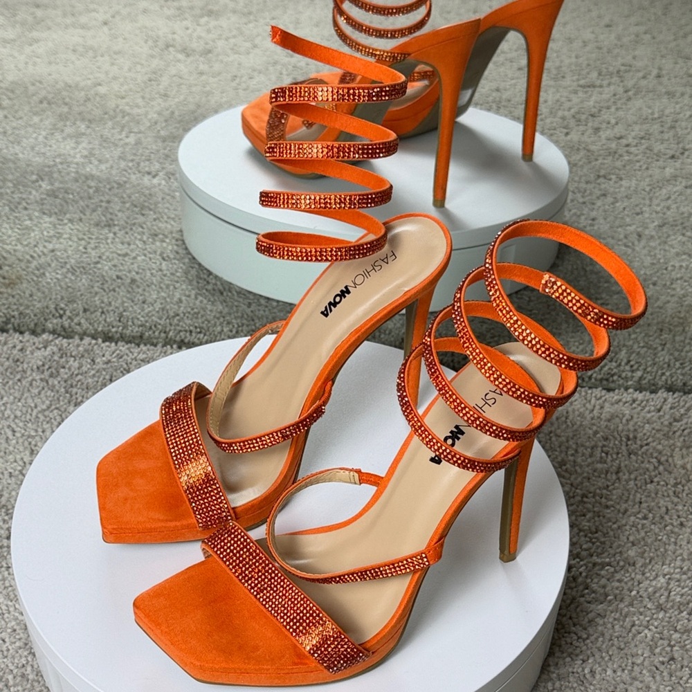 🧡🍊Orange Rhinestone Platform Heels 7.5